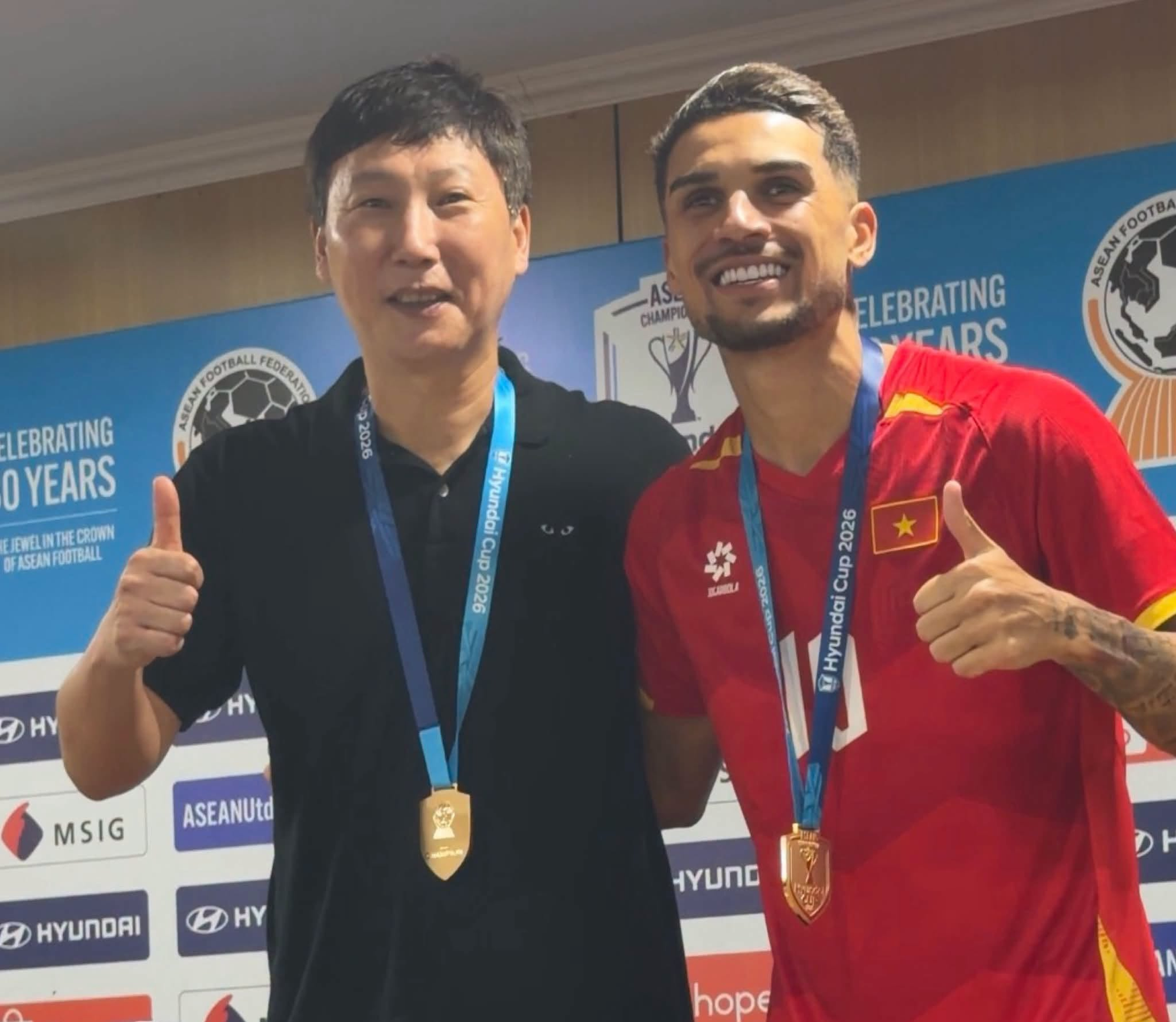 HLV Kim Sang - sik tự h&agrave;o nhận danh hiệu &ldquo; King &rdquo; sau chức v&ocirc; địch AFF Cup 2026 - Ảnh 1.