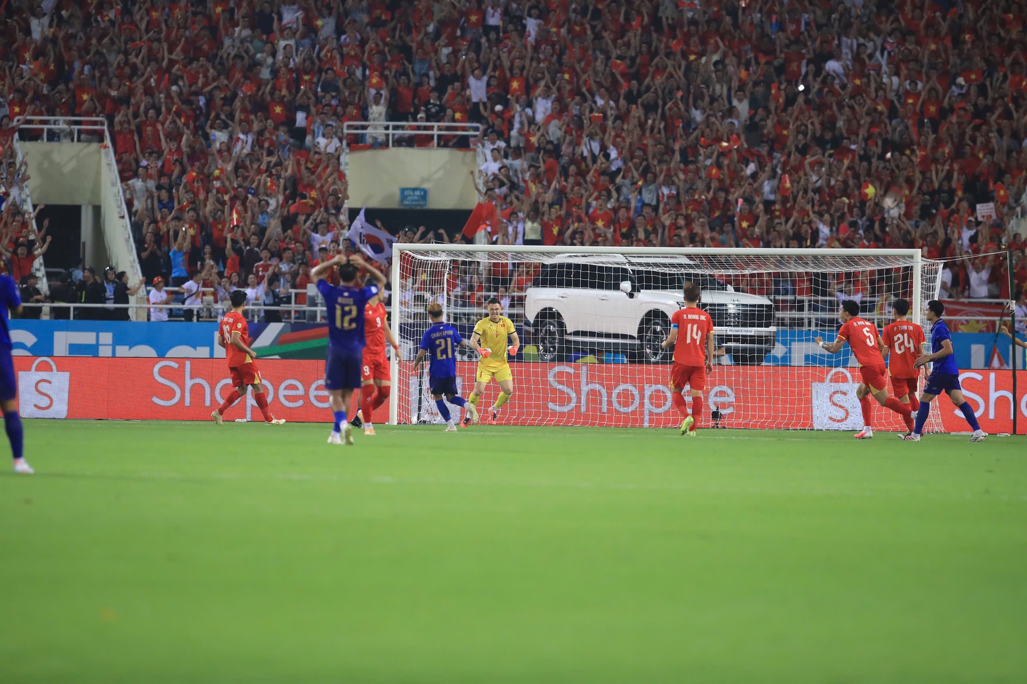 Cầu thủ Thái Lan hỏng penalty , Việt Nam ăn mừng như chiến thắng tại ASEAN Cup 2026 - Ảnh 8. Cầu thủ Thái Lan hỏng penalty , Việt Nam ăn mừng như chiến thắng tại ASEAN Cup 2026 - Ảnh 8.