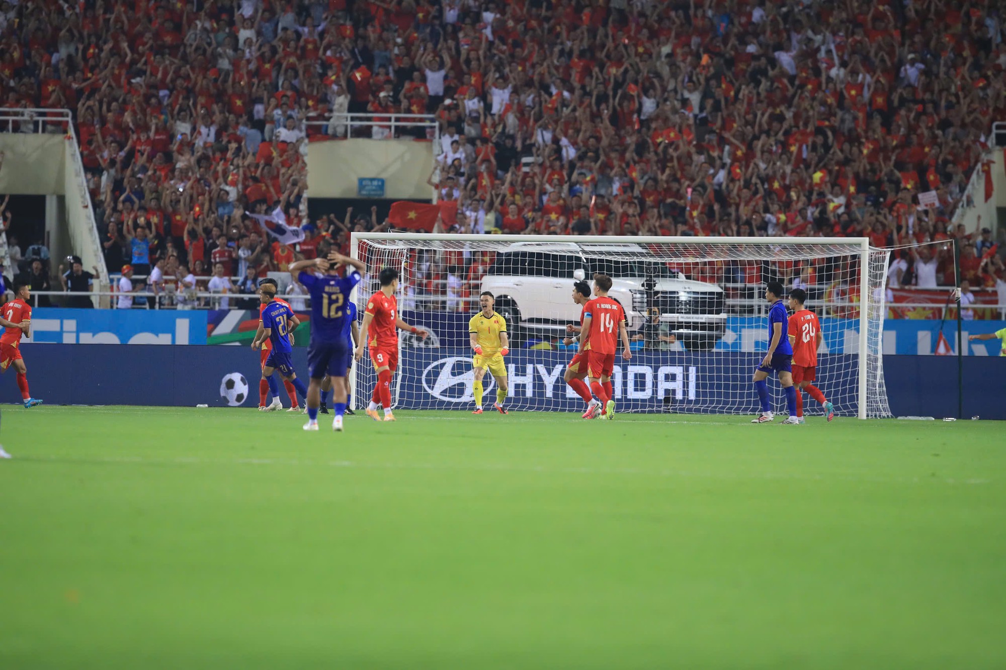 Cầu thủ Thái Lan hỏng penalty , Việt Nam ăn mừng như chiến thắng tại ASEAN Cup 2026 - Ảnh 4. Cầu thủ Thái Lan hỏng penalty , Việt Nam ăn mừng như chiến thắng tại ASEAN Cup 2026 - Ảnh 4.