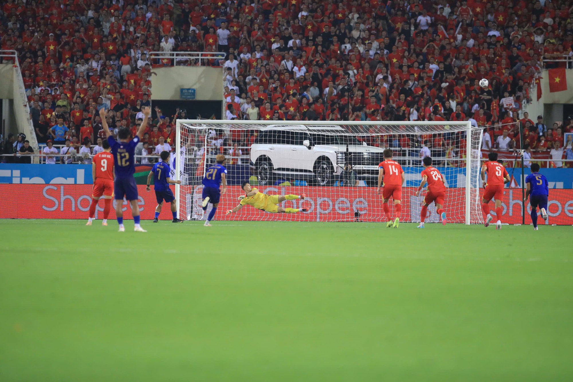Cầu thủ Thái Lan hỏng penalty , Việt Nam ăn mừng như chiến thắng tại ASEAN Cup 2026 - Ảnh 3. Cầu thủ Thái Lan hỏng penalty , Việt Nam ăn mừng như chiến thắng tại ASEAN Cup 2026 - Ảnh 3.