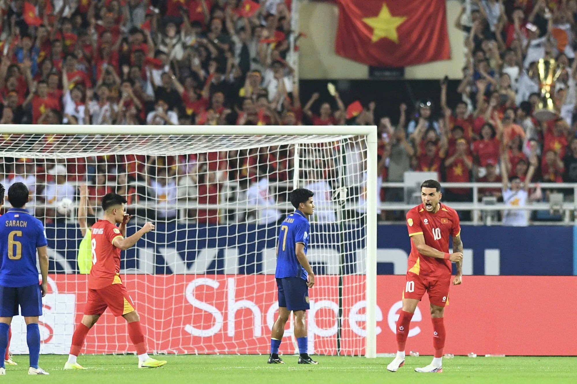 Cầu thủ Thái Lan hỏng penalty , Việt Nam ăn mừng như chiến thắng tại ASEAN Cup 2026 - Ảnh 7. Cầu thủ Thái Lan hỏng penalty , Việt Nam ăn mừng như chiến thắng tại ASEAN Cup 2026 - Ảnh 7.