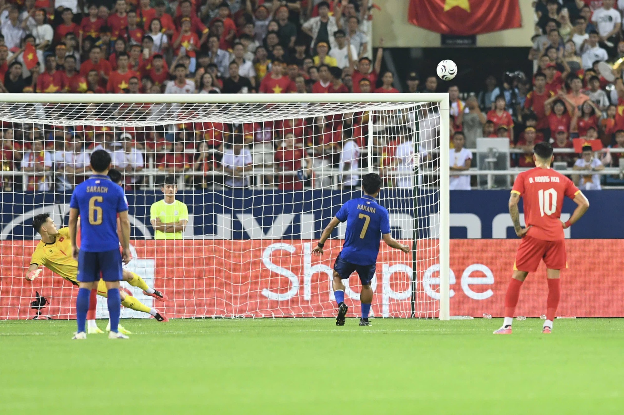 Cầu thủ Thái Lan hỏng penalty , Việt Nam ăn mừng như chiến thắng tại ASEAN Cup 2026 - Ảnh 2. Cầu thủ Thái Lan hỏng penalty , Việt Nam ăn mừng như chiến thắng tại ASEAN Cup 2026 - Ảnh 2.