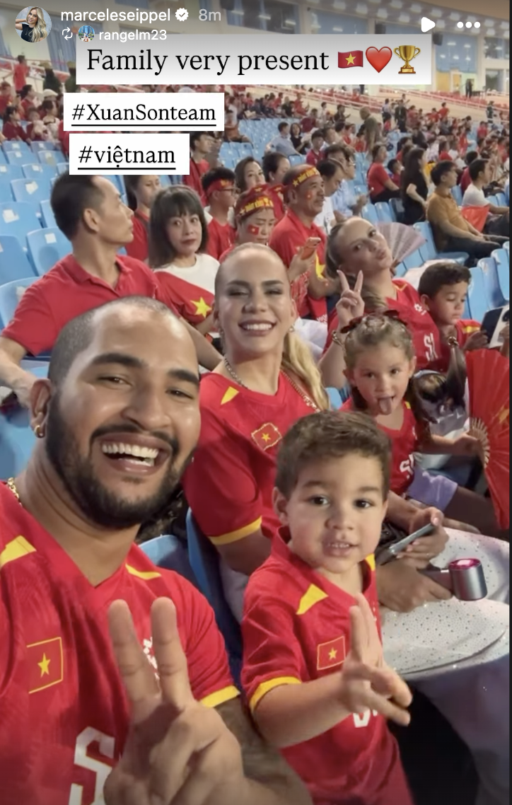D&agrave;n WAGs xinh đẹp cổ vũ đội tuyển Việt Nam trong trận chung kết 2026 - Ảnh 4.