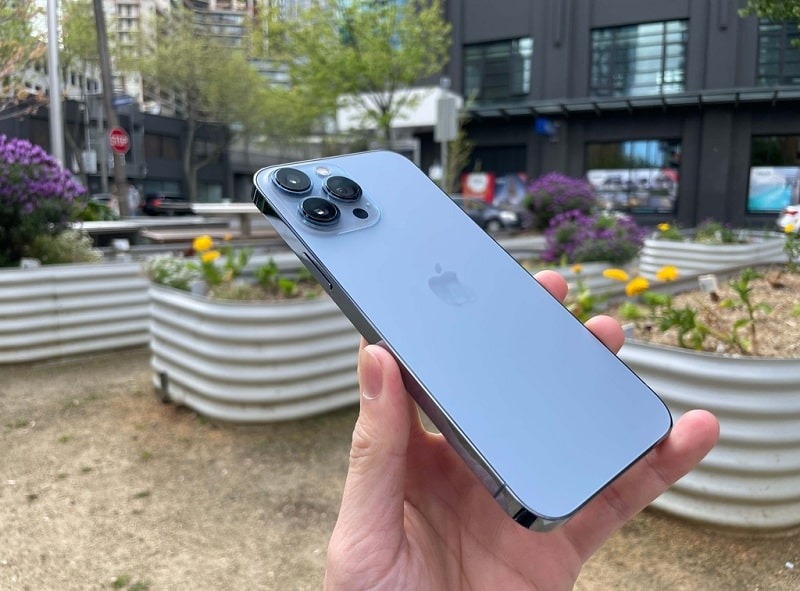 3 Chiếc iPhone gi&aacute; rẻ đ&aacute;ng mua nhất 2026 cho người y&ecirc;u c&ocirc;ng nghệ - Ảnh 3.
