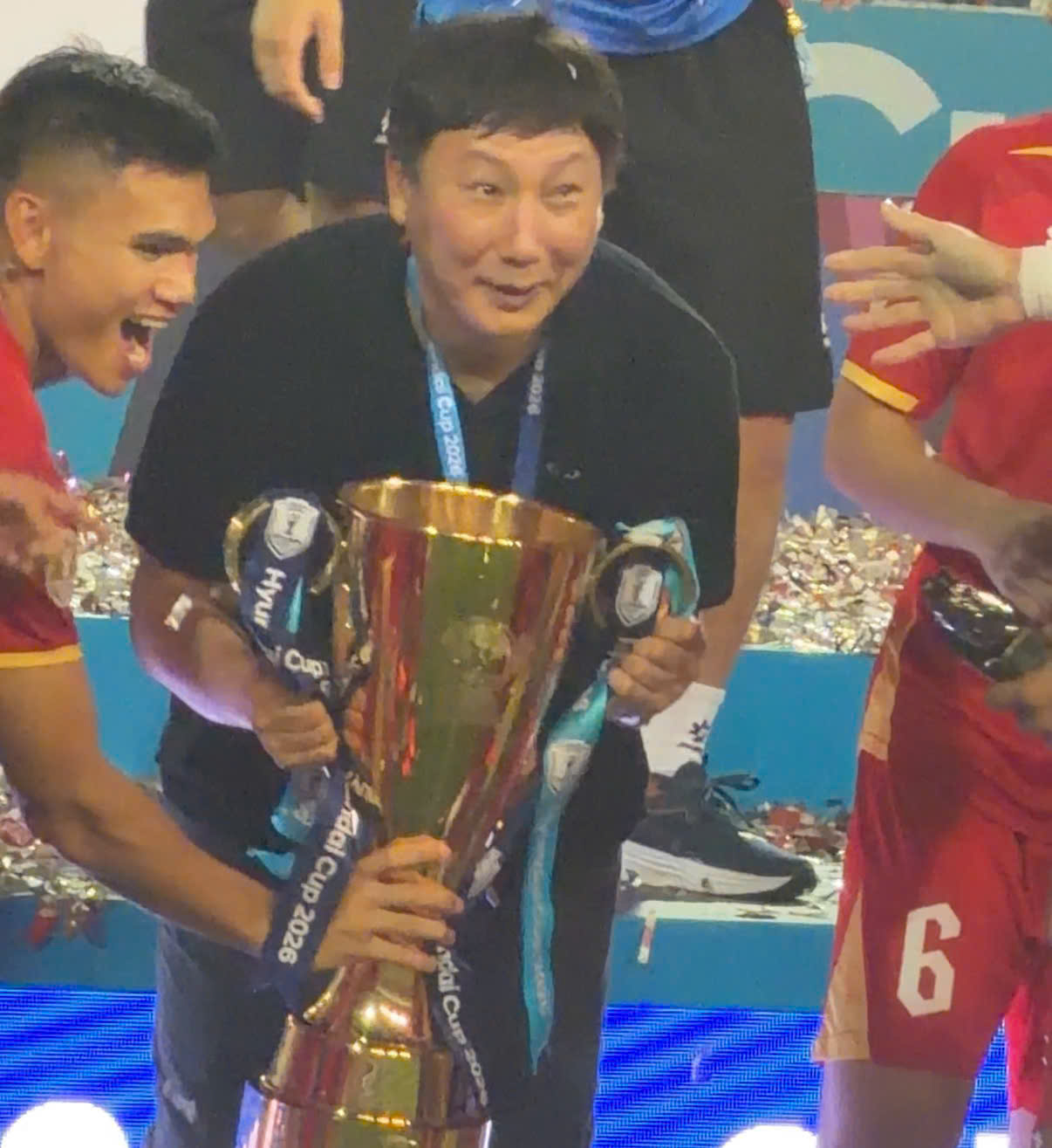 Xuân Mạnh tôn vinh HLV Kim Sang - sik trong chiến thắng AFF Cup 2026 đầy cảm xúc - Ảnh 8. Xuân Mạnh tôn vinh HLV Kim Sang - sik trong chiến thắng AFF Cup 2026 đầy cảm xúc - Ảnh 8.