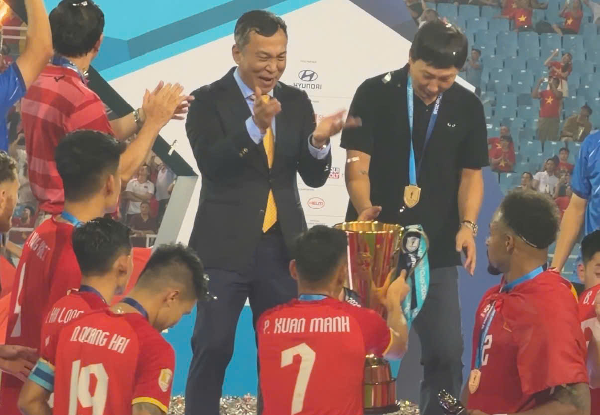 Xuân Mạnh tôn vinh HLV Kim Sang - sik trong chiến thắng AFF Cup 2026 đầy cảm xúc - Ảnh 7. Xuân Mạnh tôn vinh HLV Kim Sang - sik trong chiến thắng AFF Cup 2026 đầy cảm xúc - Ảnh 7.