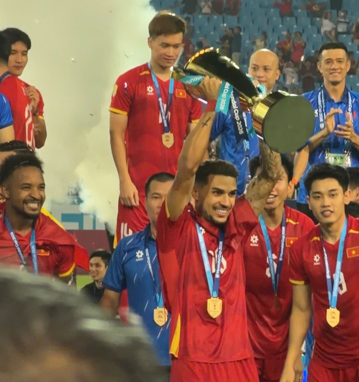 Xuân Mạnh tôn vinh HLV Kim Sang - sik trong chiến thắng AFF Cup 2026 đầy cảm xúc - Ảnh 4. Xuân Mạnh tôn vinh HLV Kim Sang - sik trong chiến thắng AFF Cup 2026 đầy cảm xúc - Ảnh 4.