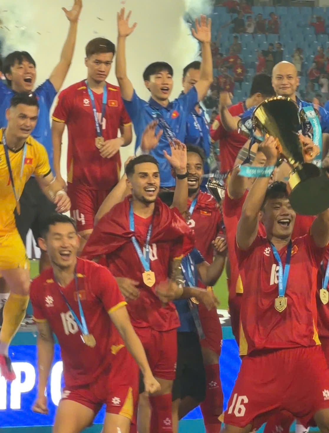 Xuân Mạnh tôn vinh HLV Kim Sang - sik trong chiến thắng AFF Cup 2026 đầy cảm xúc - Ảnh 3. Xuân Mạnh tôn vinh HLV Kim Sang - sik trong chiến thắng AFF Cup 2026 đầy cảm xúc - Ảnh 3.