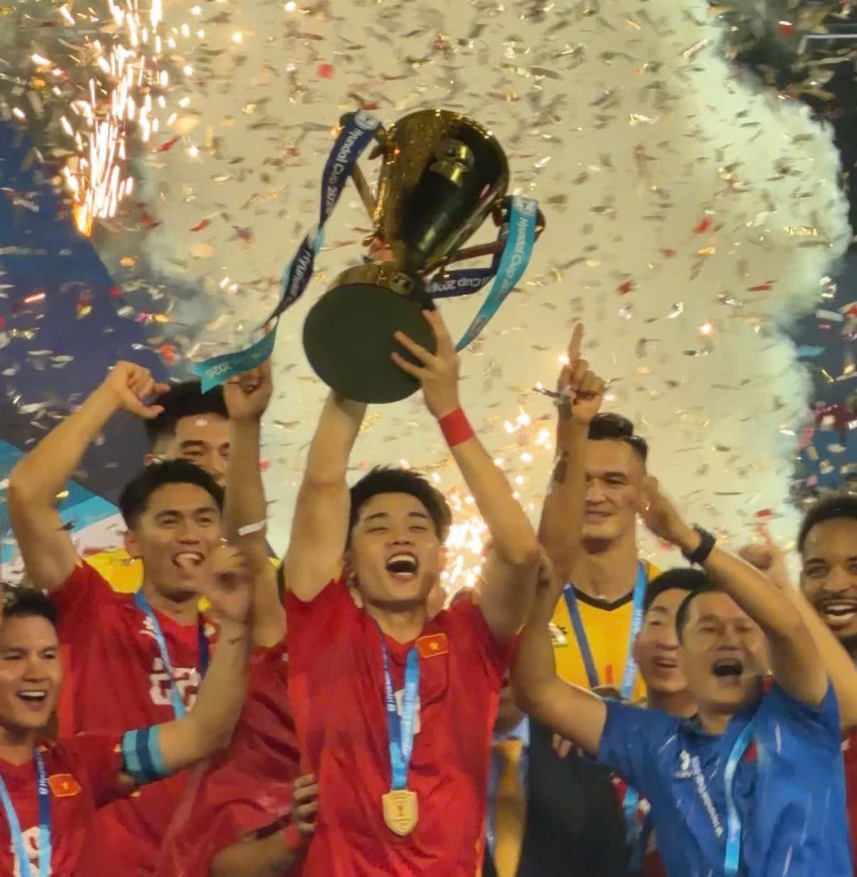 Xuân Mạnh tôn vinh HLV Kim Sang - sik trong chiến thắng AFF Cup 2026 đầy cảm xúc - Ảnh 2. Xuân Mạnh tôn vinh HLV Kim Sang - sik trong chiến thắng AFF Cup 2026 đầy cảm xúc - Ảnh 2.