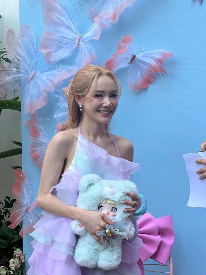 Nhã Phương ngày càng xinh đẹp sau sinh: Cân nặng tăng , nhan sắc thăng hạng vượt bậc - Ảnh 4. Nhã Phương ngày càng xinh đẹp sau sinh: Cân nặng tăng , nhan sắc thăng hạng vượt bậc - Ảnh 4.