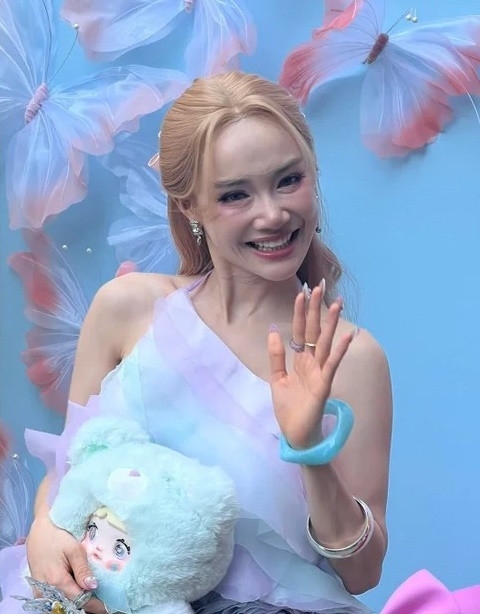 Nhã Phương ngày càng xinh đẹp sau sinh: Cân nặng tăng , nhan sắc thăng hạng vượt bậc - Ảnh 5. Nhã Phương ngày càng xinh đẹp sau sinh: Cân nặng tăng , nhan sắc thăng hạng vượt bậc - Ảnh 5.