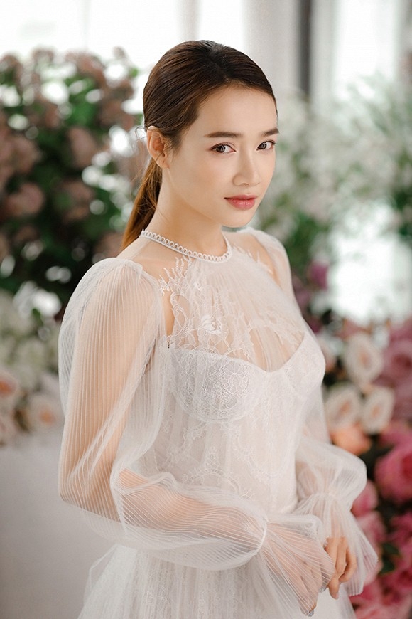 Nhã Phương ngày càng xinh đẹp sau sinh: Cân nặng tăng , nhan sắc thăng hạng vượt bậc - Ảnh 6. Nhã Phương ngày càng xinh đẹp sau sinh: Cân nặng tăng , nhan sắc thăng hạng vượt bậc - Ảnh 6.