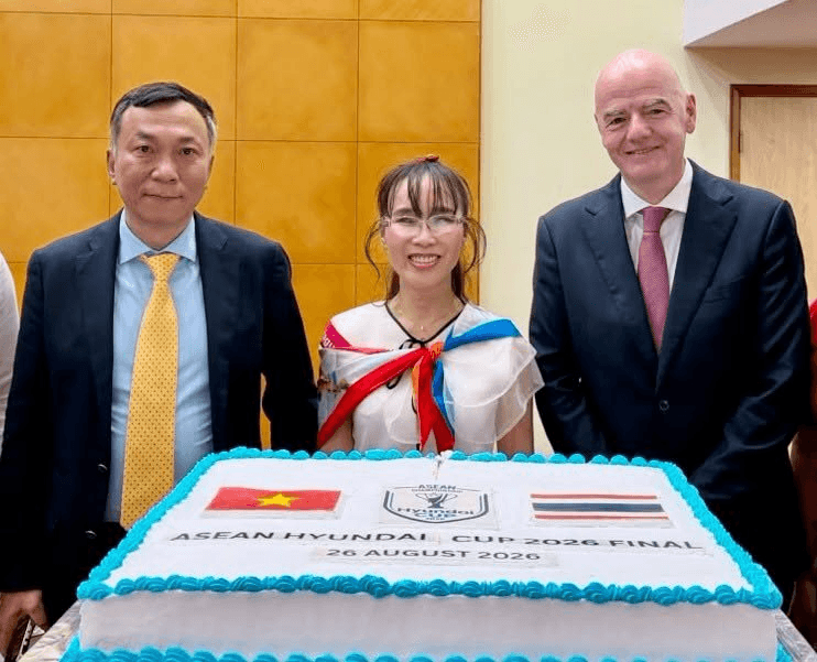Những lần tỷ ph&uacute; Nguyễn Thị Phương Thảo tặng qu&agrave; "khủng" cho tuyển Việt Nam khi đạt chức v&ocirc; địch - Ảnh 1.
