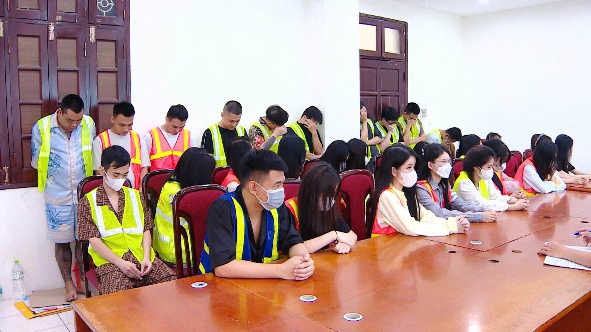 CA khám xét 9 địa điểm tại 5 tỉnh thành, đưa 47 đối tượng về trụ sở, cầm đầu là Ngô Thị Trang SN 1990 - Ảnh 3.