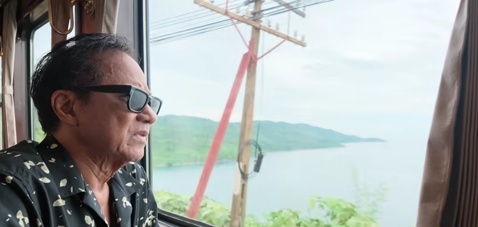 Chế Linh đi tàu qua đèo Hải Vân: "Non sông đất nước hùng vĩ quá"- Ảnh 2.