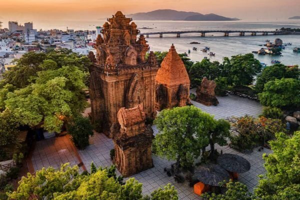 Phát hiện siêu tàu dài hơn 3 sân bóng ở vùng biển Việt Nam: 4.000 du khách cập bến, đi đâu trong 28 giờ? - Ảnh 3.