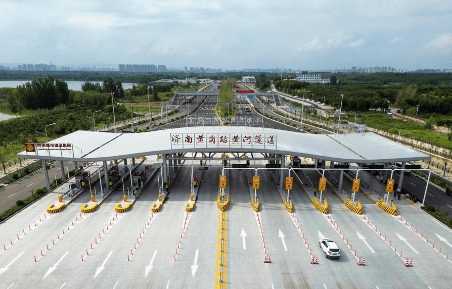 Đỉnh cao x&acirc;y dựng Trung Quốc: Tung cỗ m&aacute;y đ&agrave;o hầm kỷ lục thế giới, ch&iacute;nh thức th&ocirc;ng xe si&ecirc;u hầm 2 tầng xuy&ecirc;n con s&ocirc;ng d&agrave;i thứ 2 đất nước - Ảnh 1.