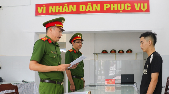 Ra quyết định khởi tố shipper Nguyễn Vĩ Khang SN 2002 - Ảnh 2.