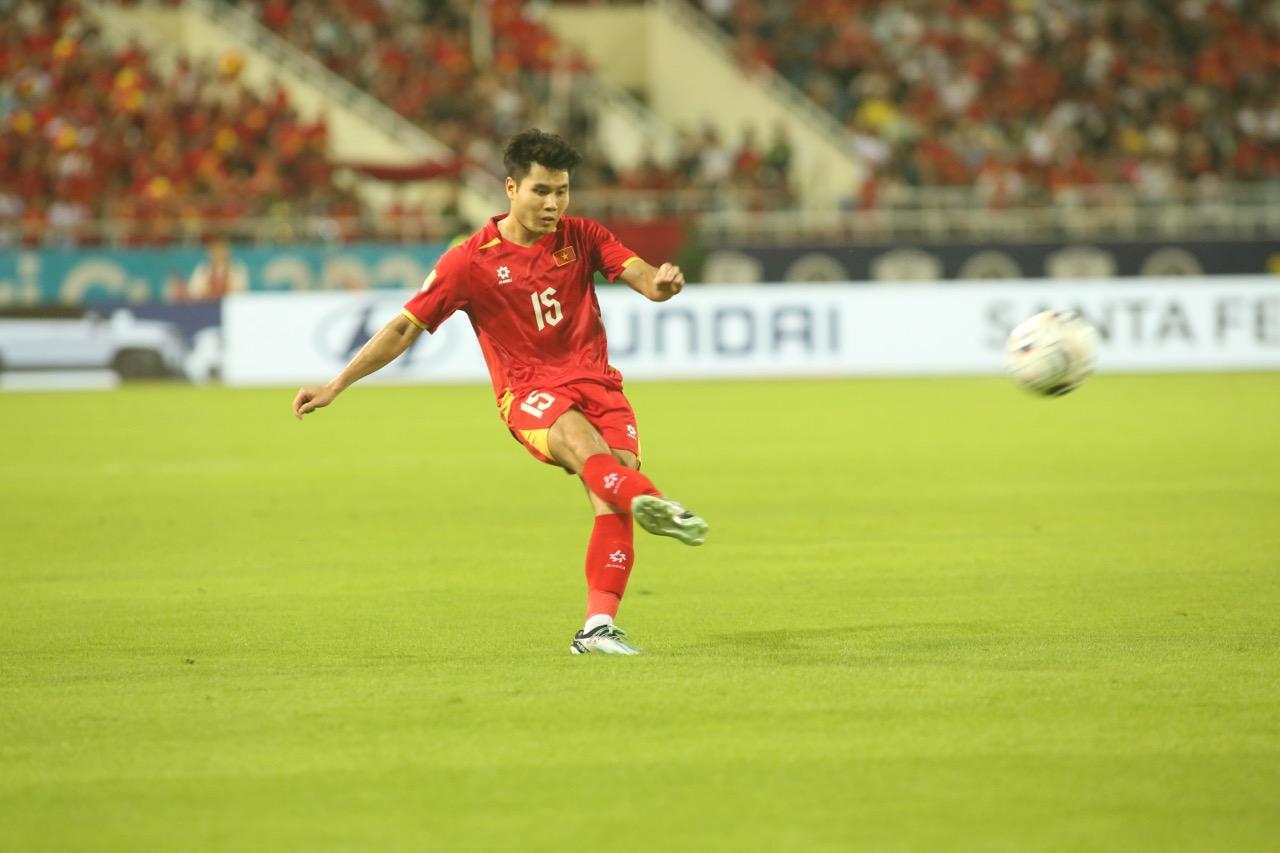 BTC AFF Cup bất ngờ gạch t&ecirc;n ng&ocirc;i sao tuyển Việt Nam, đưa Pansa v&agrave;o danh s&aacute;ch "bầu chọn xuất sắc" - Ảnh 1.