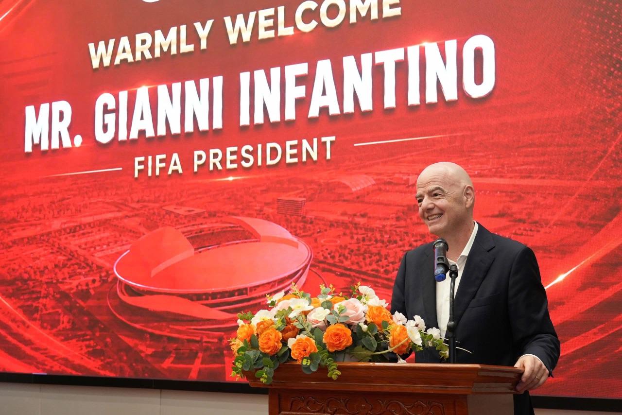 Chủ tịch FIFA: Việt Nam c&oacute; thể trở th&agrave;nh cường quốc b&oacute;ng đ&aacute; thế giới - Ảnh 1.