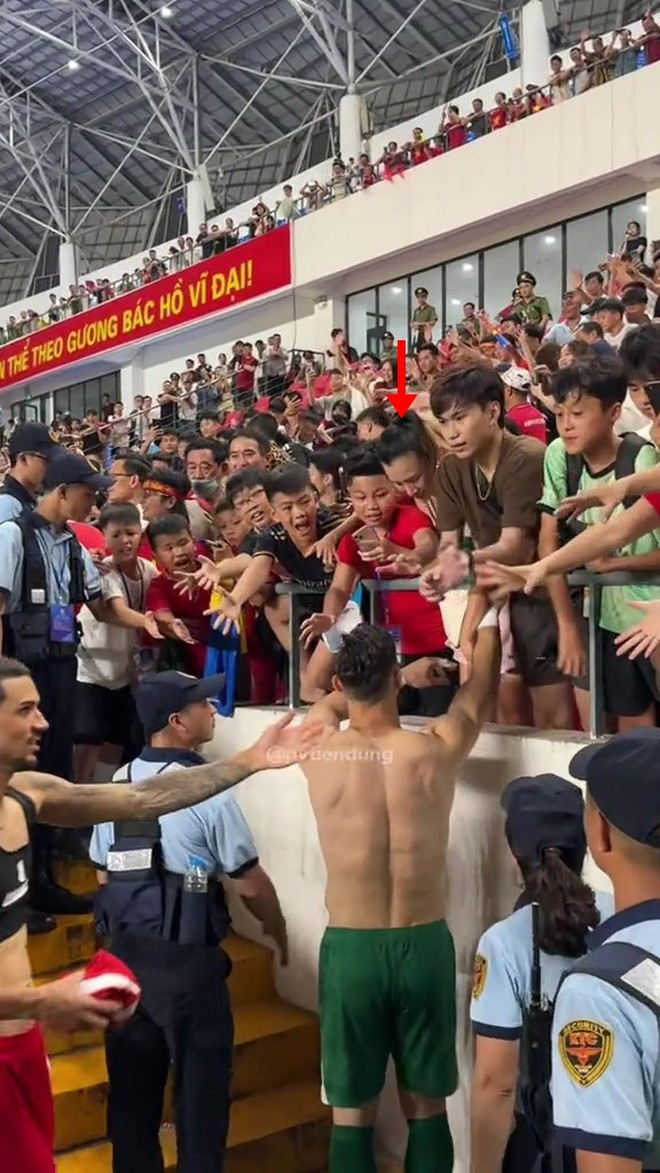 L&ecirc; Giang Patrik y&ecirc;u Ho&agrave;ng Oanh một c&aacute;ch cuồng nhiệt!  - Ảnh 4.