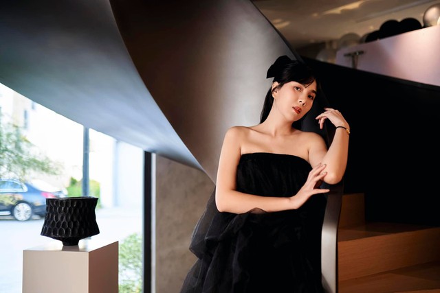 Nữ MC "lỡ 1 lần đò" được thiếu gia Bắc Ninh si mê, rước về làm vợ sống trong biệt thự to như lâu đài - Ảnh 1. Nữ MC "lỡ 1 lần đò" được thiếu gia Bắc Ninh si mê, rước về làm vợ sống trong biệt thự to như lâu đài - Ảnh 1.