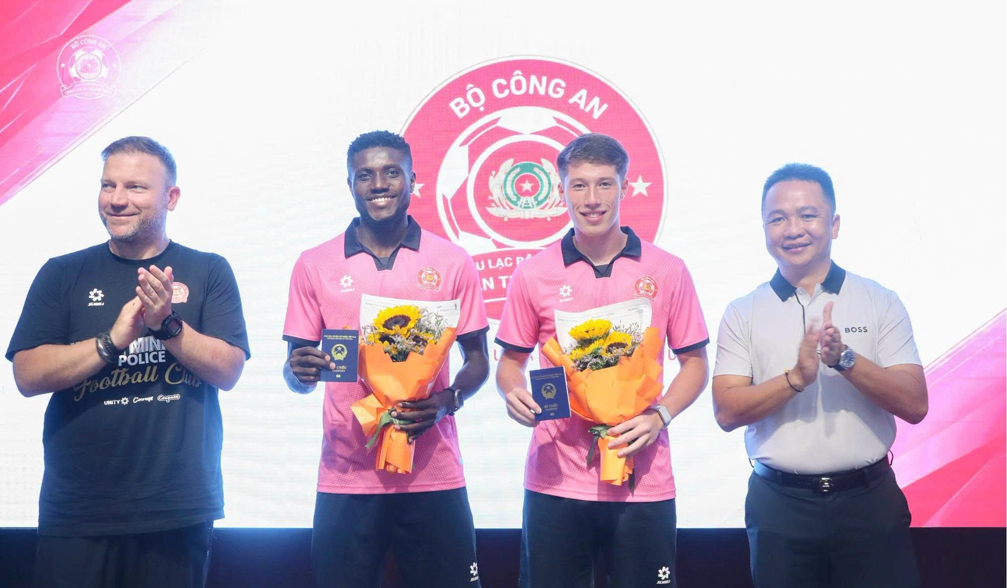 B&aacute;o Indonesia lo lắng khi 2 ch&acirc;n s&uacute;t ghi b&agrave;n kh&ocirc;ng k&eacute;m Xu&acirc;n Son nhập quốc tịch Việt Nam - Ảnh 1.