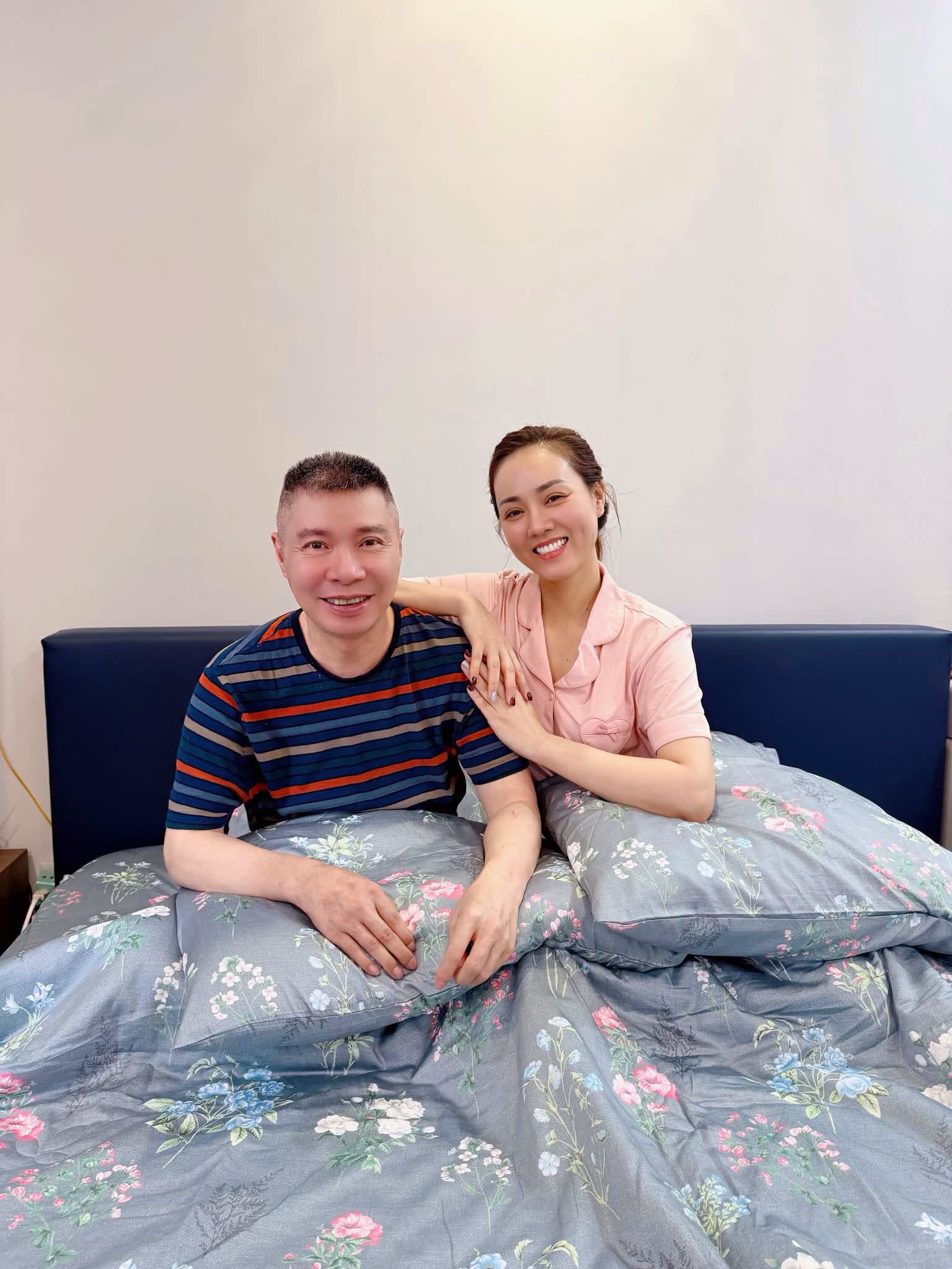 Vợ k&eacute;m 15 tuổi của NSND C&ocirc;ng L&yacute; chia sẻ nỗi niềm Trước tin đồn h&ocirc;n nh&acirc;n - Ảnh 4.