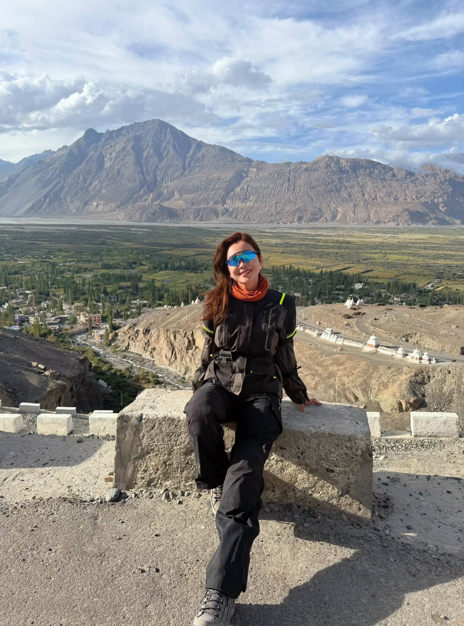 Jennifer Phạm tự l&aacute;i xe m&ocirc; t&ocirc; kh&aacute;m ph&aacute; Himalaya đầy cảm hứng v&agrave; can đảm - Ảnh 13.