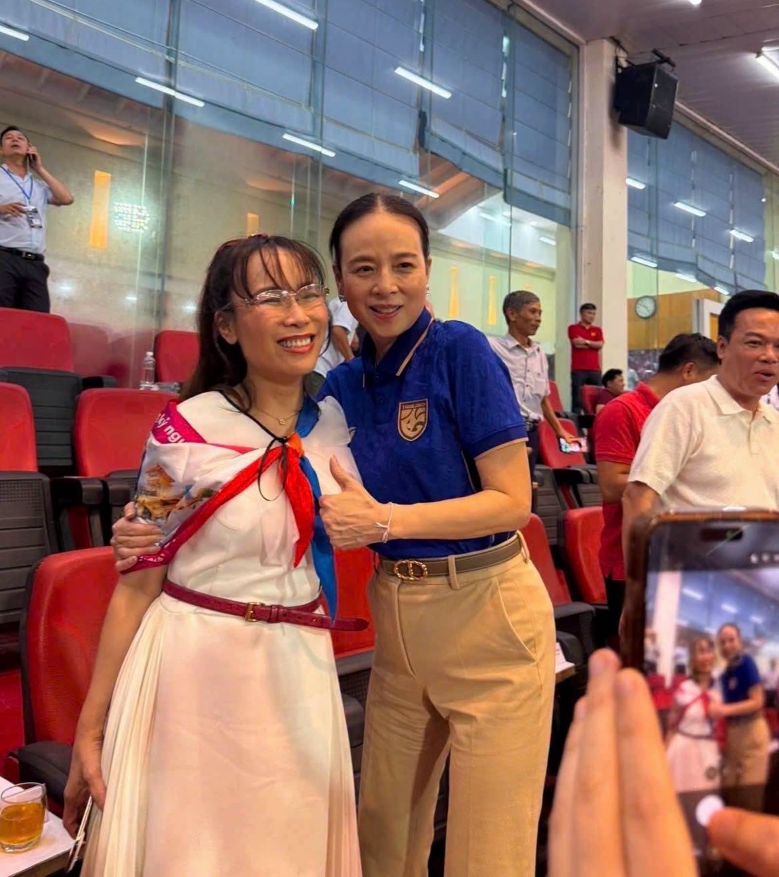 2 nữ tỷ ph&uacute; Nguyễn Thị Phương Thảo v&agrave; Madam Pang chung khung h&igrave;nh: Điểm chung đắt gi&aacute; - Ảnh 1.