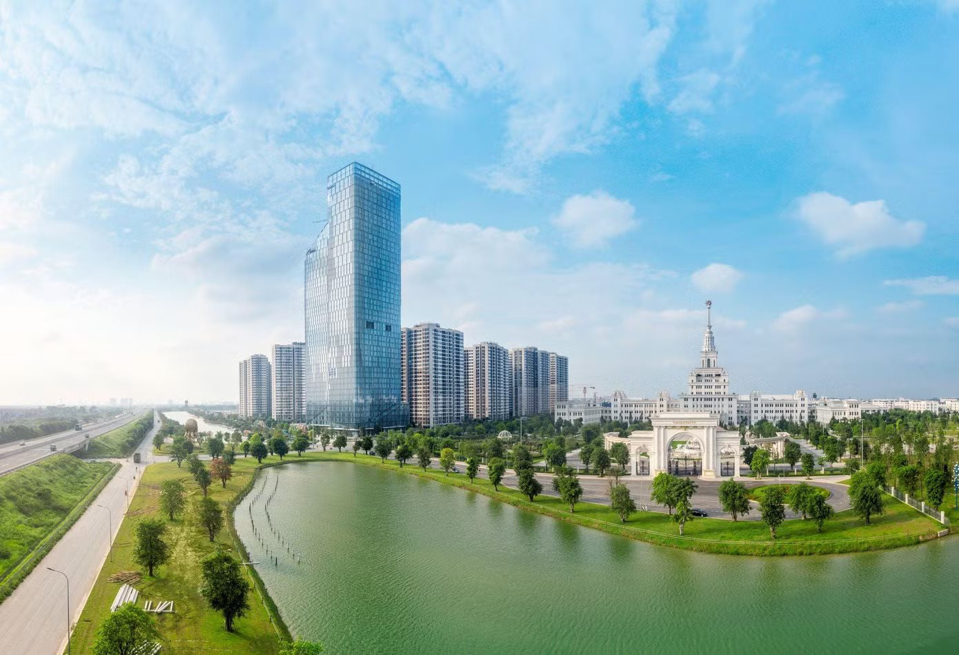 Tập đo&agrave;n của tỷ ph&uacute; Phạm Nhật Vượng c&oacute; 1 t&ograve;a th&aacute;p 45 tầng, cao gần 200m, ti&ecirc;u chuẩn tương đương &ldquo;đại bản doanh&rdquo; Apple, Intel, từng được trao giải thưởng tại Mỹ - Ảnh 8.