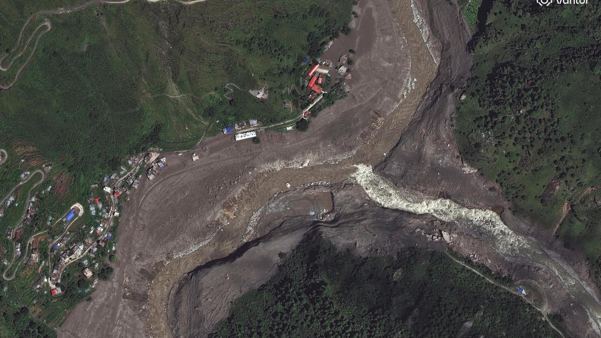 Thảm họa lũ quét Nepal - Tây Tạng 2026: Hơn 392 người chết và hàng chục nghìn người mất tích - Ảnh 4. Thảm họa lũ quét Nepal - Tây Tạng 2026: Hơn 392 người chết và hàng chục nghìn người mất tích - Ảnh 4.