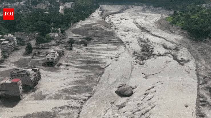 Lũ qu&eacute;t tại Nepal - Trung Quốc: Thi thể 3 nạn nh&acirc;n bị cuốn tr&ocirc;i h&agrave;ng trăm km sang Ấn Độ - Ảnh 2.