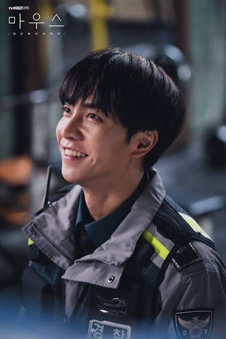 Lee Seung Gi v&agrave; sự tr&ugrave;ng khớp r&ugrave;ng m&igrave;nh giữa phim Mouse v&agrave; vụ &aacute;n Jeju 2026 - Ảnh 3.
