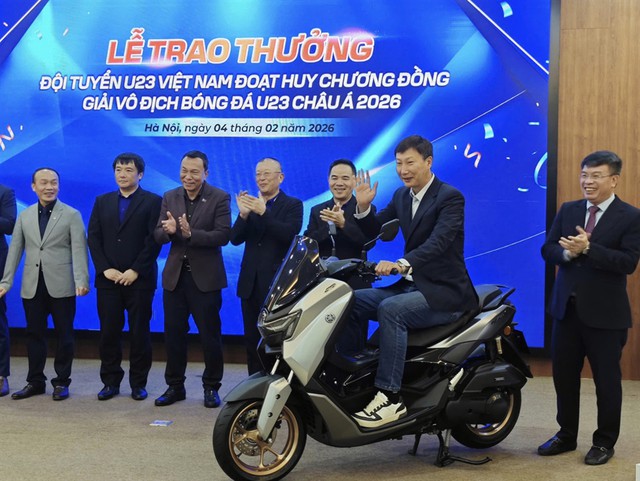 Kh&ocirc;ng phải ASEAN Cup, 23 tuyển thủ Việt Nam từng nhận 23 chiếc xe giống nhau sau một giải đấu, tổng trị gi&aacute; gần 1 tỷ đồng - Ảnh 1.