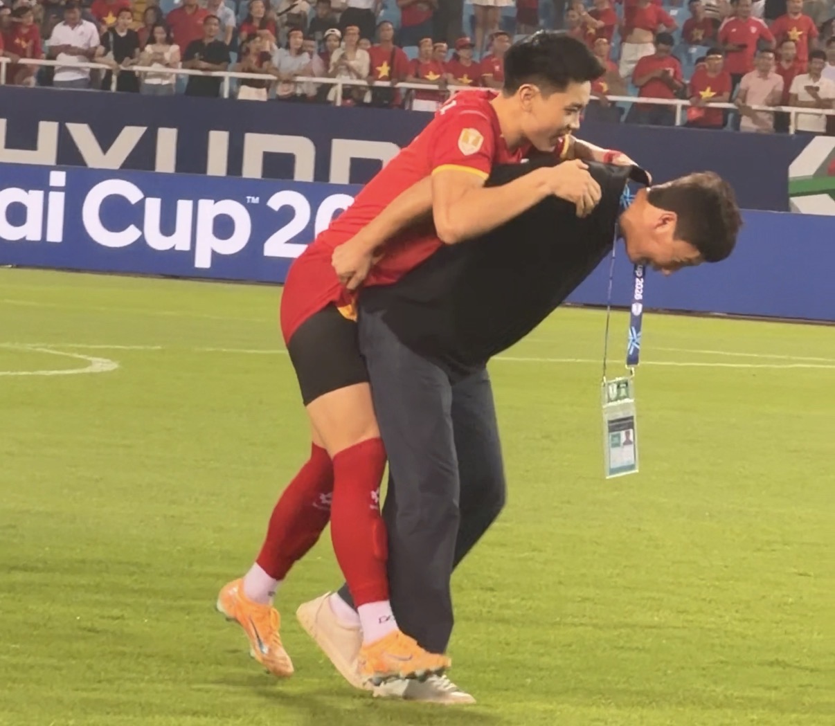 HLV Kim Sang-sik: "T&ocirc;i thay Đ&igrave;nh Bắc ra sớm ở trận gặp Singapore để đội kh&ocirc;ng tự m&atilde;n" - Ảnh 1.