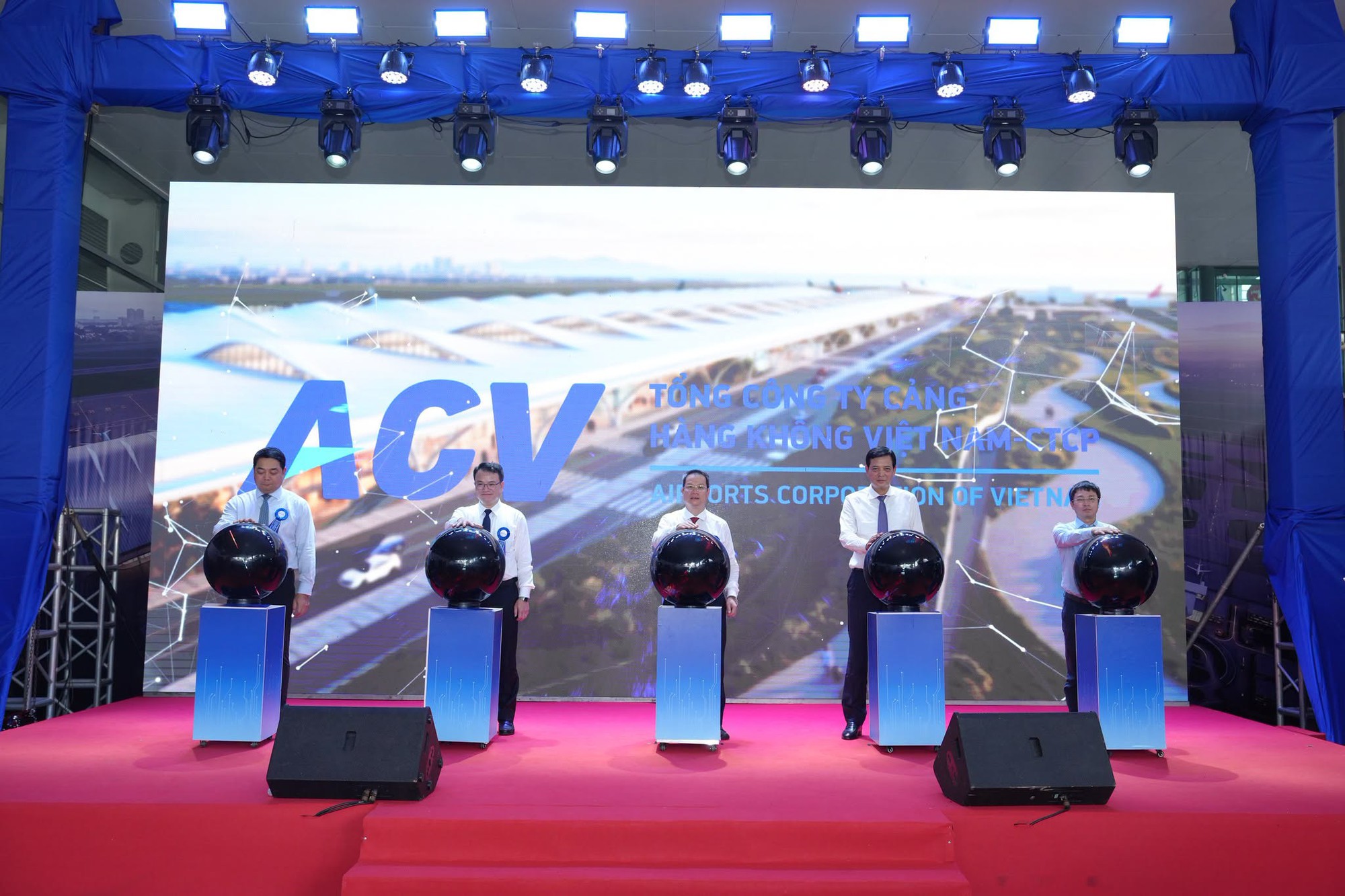 Rót hơn 9.936 tỷ đồng 'lên đời' sân bay quốc tế 86 năm tuổi ở Việt Nam - Ảnh 2. Rót hơn 9.936 tỷ đồng 'lên đời' sân bay quốc tế 86 năm tuổi ở Việt Nam - Ảnh 2.