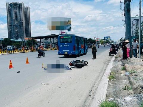 Nam thanh ni&ecirc;n bị xe bu&yacute;t c&aacute;n tử vong ở TP.HCM: Mẹ v&agrave; bạn g&aacute;i kh&oacute;c ngất, dự định kết h&ocirc;n m&atilde;i dang dở - Ảnh 1.
