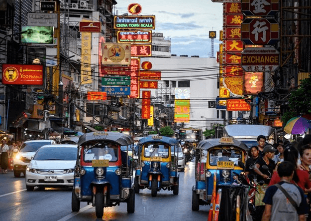 Bao nhi&ecirc;u năm nữa kinh tế Việt Nam vượt Th&aacute;i Lan? - Ảnh 1.