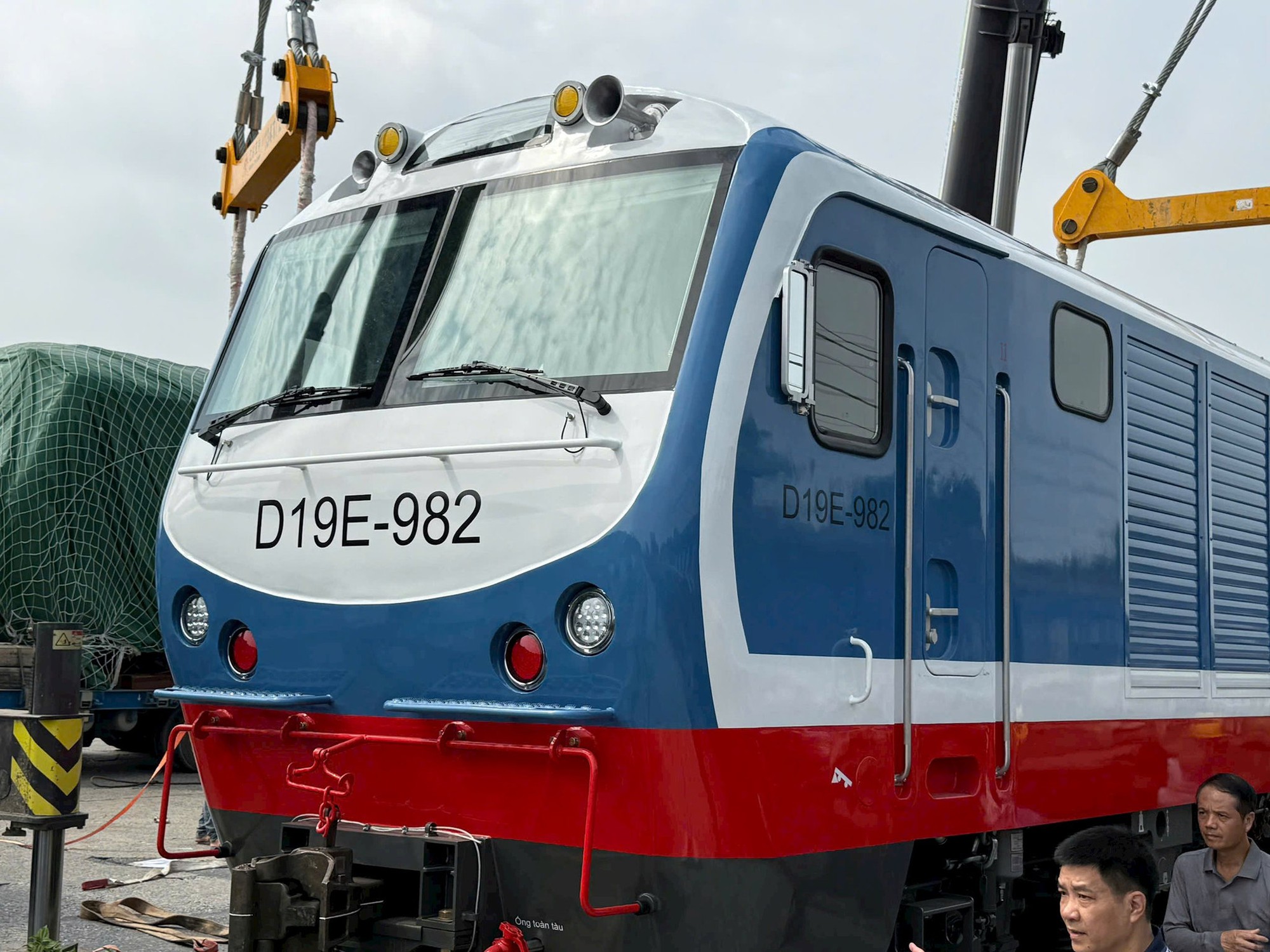Đường sắt Việt Nam tiếp nhận đầu m&aacute;y D19E thế hệ mới, cải tiến hơn 40 hạng mục - Ảnh 3.