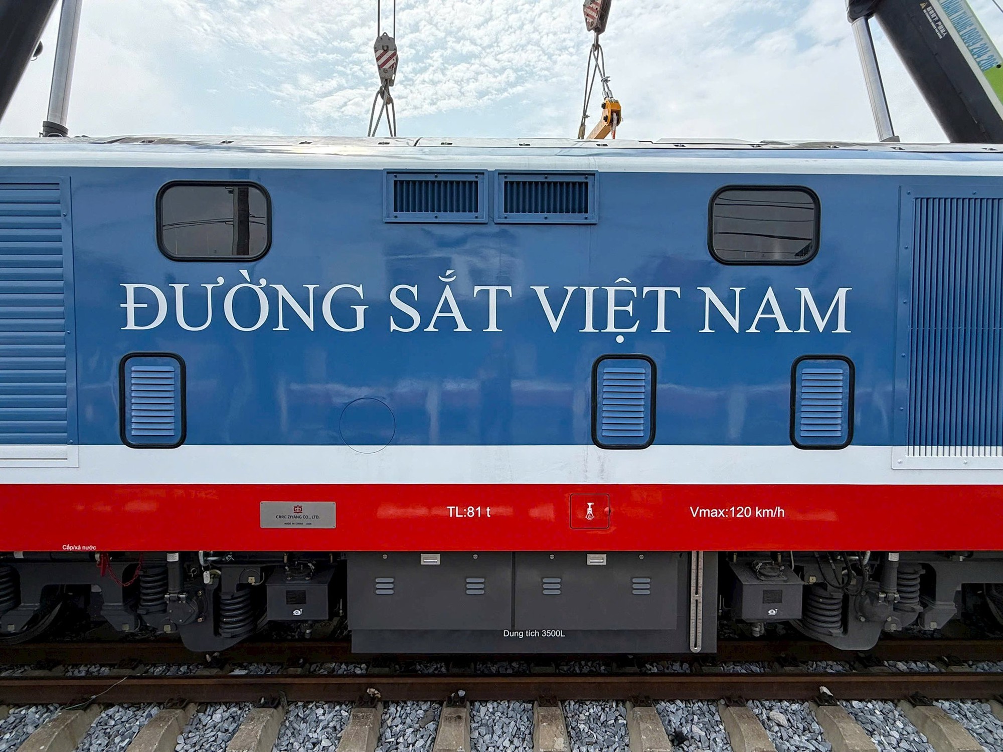 Đường sắt Việt Nam tiếp nhận đầu m&aacute;y D19E thế hệ mới, cải tiến hơn 40 hạng mục - Ảnh 4.