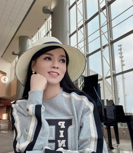 Nữ ca sĩ 45 tuổi chưa chồng tuyên bố: "Ai lấy được tôi sẽ rất hạnh phúc" - Ảnh 1. Nữ ca sĩ 45 tuổi chưa chồng tuyên bố: "Ai lấy được tôi sẽ rất hạnh phúc" - Ảnh 1.