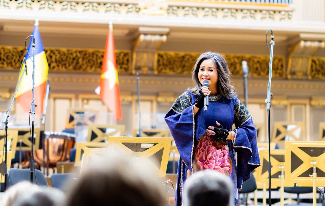 Diva Thanh Lam v&agrave; d&agrave;n nghệ sĩ thăng hoa tại H&ograve;a nhạc Hữu nghị Việt Nam - Romania ở Bucharest - Ảnh 3.