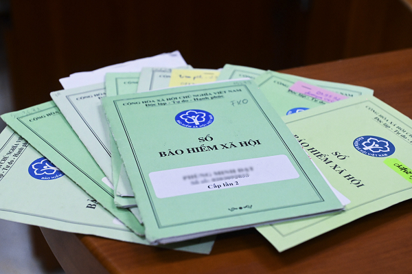 Bảo hiểm xã hội Việt Nam giải đáp thông tin quan trọng về BHXH bắt buộc và tự nguyện - Ảnh 1.