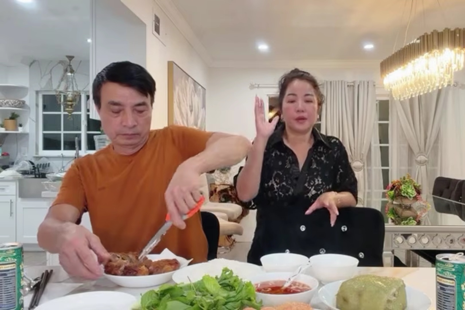 "Bé Xuân Mai bảo Tuấn Cảnh: Cha ơi đừng đi làm nữa, để con đi hát kiếm tiền nuôi cha" - Ảnh 2. "Bé Xuân Mai bảo Tuấn Cảnh: Cha ơi đừng đi làm nữa, để con đi hát kiếm tiền nuôi cha" - Ảnh 2.