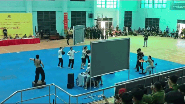 Danh t&iacute;nh Đại &uacute;y C&ocirc;ng an TP. H&agrave; Nội v&agrave;o vai &ldquo;cơ trưởng" đang viral khắp MXH- Ảnh 1.