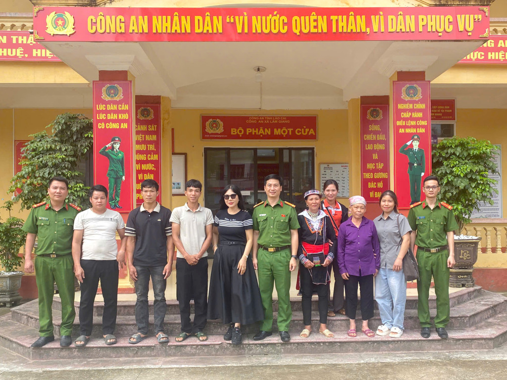Gia đ&igrave;nh thất lạc đo&agrave;n tụ sau 48 năm nhờ sự gi&uacute;p đỡ của C&ocirc;ng an x&atilde; L&acirc;m Giang - Ảnh 1.
