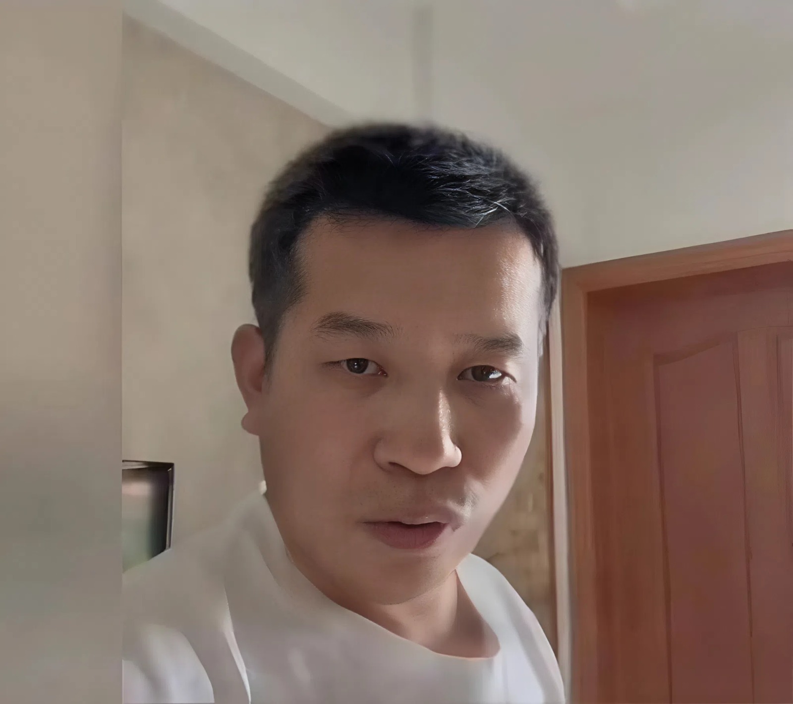 Một t&agrave;i xế c&ocirc;ng nghệ chua x&oacute;t: Dậy sớm thức khuya nu&ocirc;i 2 con học ĐH, về nh&agrave; lại đối mặt với hai c&aacute;nh cửa đ&oacute;ng k&iacute;n - Ảnh 1.
