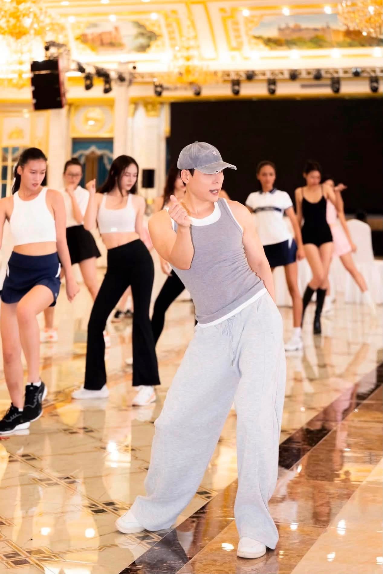 Ai đứng sau m&agrave;n đồng diễn ở Miss Grand Vietnam 2026 được CEO Phạm Kim Dung hết lời khen ngợi? - Ảnh 4.