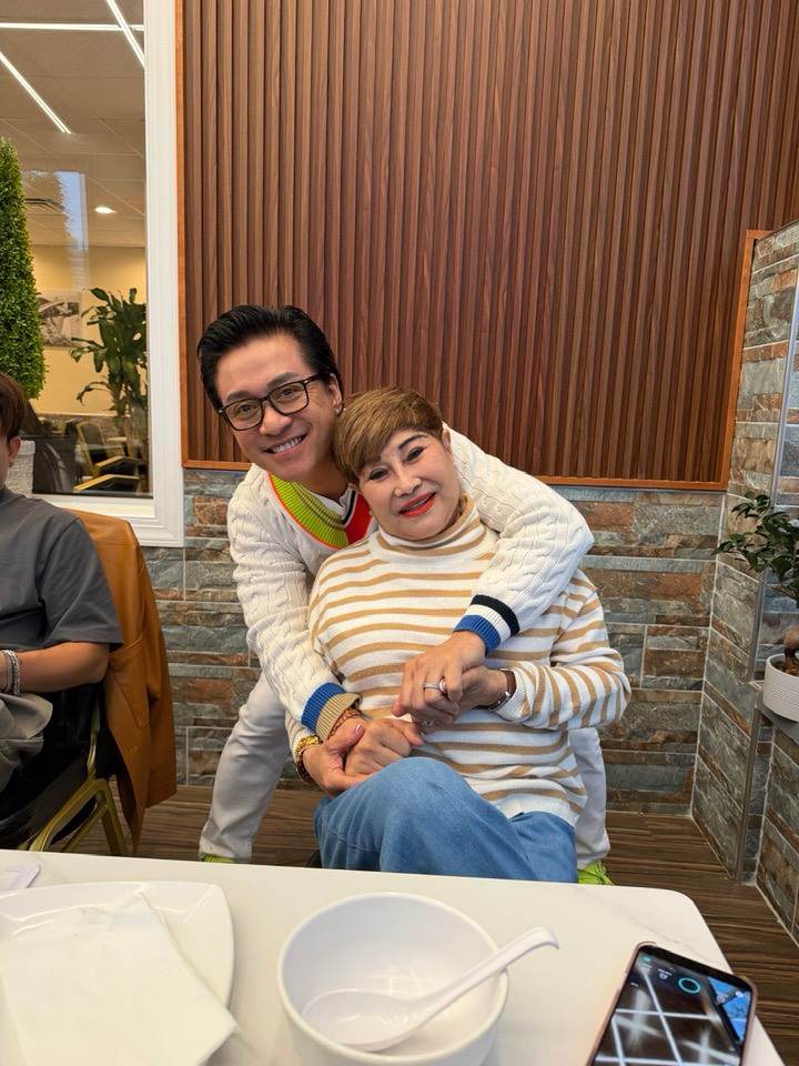 Tuấn Hưng mang 3 con sang Mỹ sống, vợ cũ Đ&agrave;m Vĩnh Hưng viết đ&uacute;ng 3 chữ - Ảnh 2.